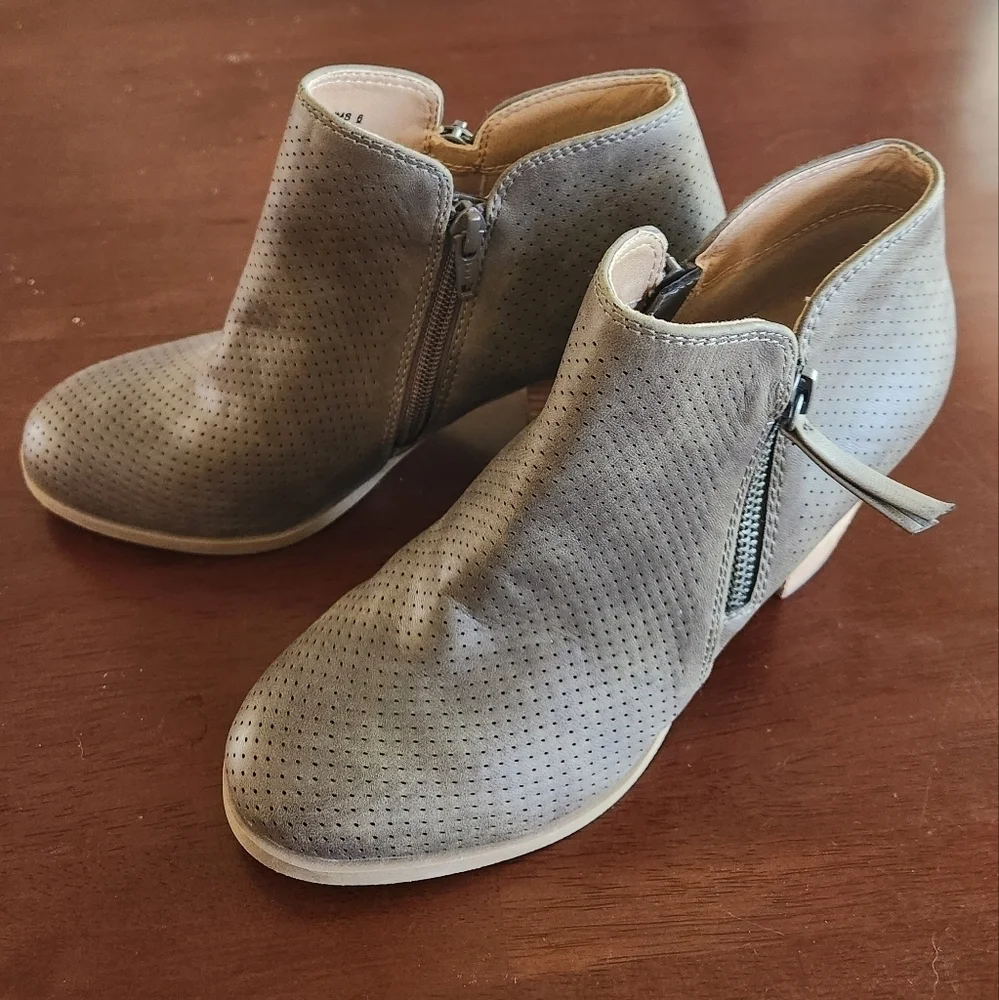Report Heeled Booties - Picture 3 of 5